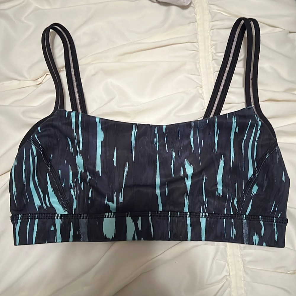 Lululemon sports bra
